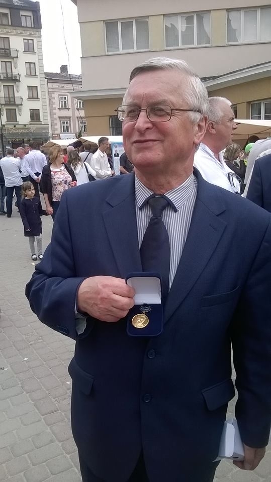 http://kurs.if.ua/media/gallery/full/1/8/18222009_1507381832647276_3362756263999235088_n.jpg