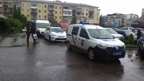 http://kurs.if.ua/media/gallery/full/1/8/18921796_710683409103227_5594874422062330268_n_b6c79.jpg