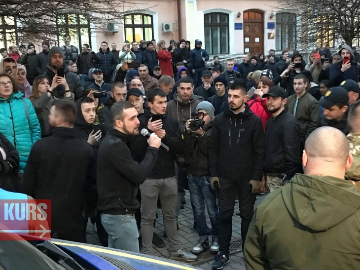 У Франківську на мітингу Порошенка побились Нацдружини з поліцією. ФОТО, ВІДЕО 2