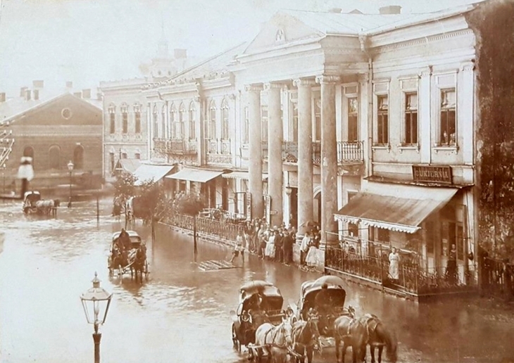 Майбутній пасаж Єгера (в центрі)