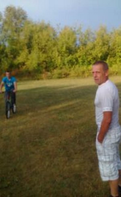 Очевидці сфотографували вболівальника-хулігана.