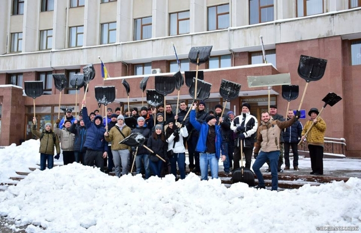 Завтра о сьомій ранку івано-франківські чиновники з лопатами вийдуть на прибирання міста від снігу