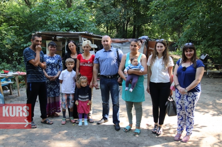 Сім`я ромів та соцпрацівники