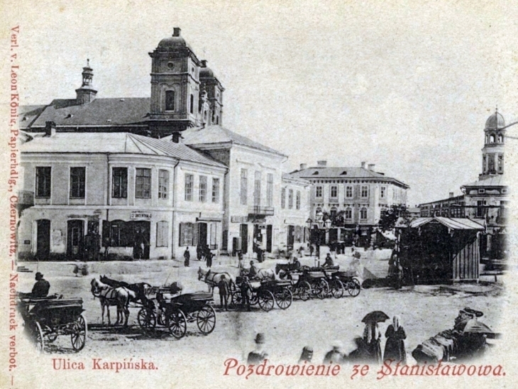Стоянка фіакрів на вул. Карпінського.