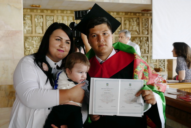 Іноземні студенти-медики у Франківську склали присягу лікаря і отримали дипломи 23