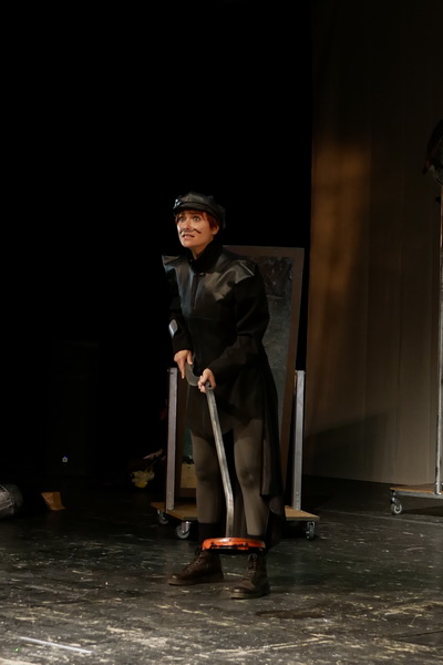 Шекспір перевертався у труні: ветерани АТО зіграли у Франківську іронічну комедію 9