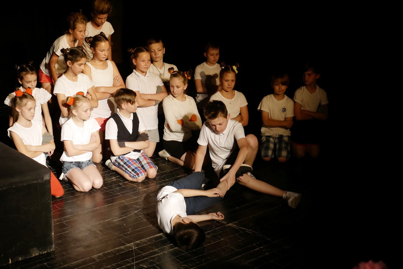 "Дитяча театральна майстерня" у Франківську показала виставу про бабая Йохана 5