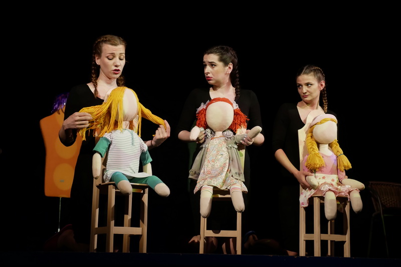 У театрі ляльок показали виставу для дорослого глядача "Усе про жінок" 3