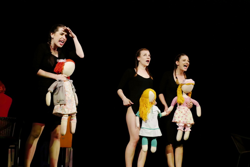 У театрі ляльок показали виставу для дорослого глядача "Усе про жінок" 10