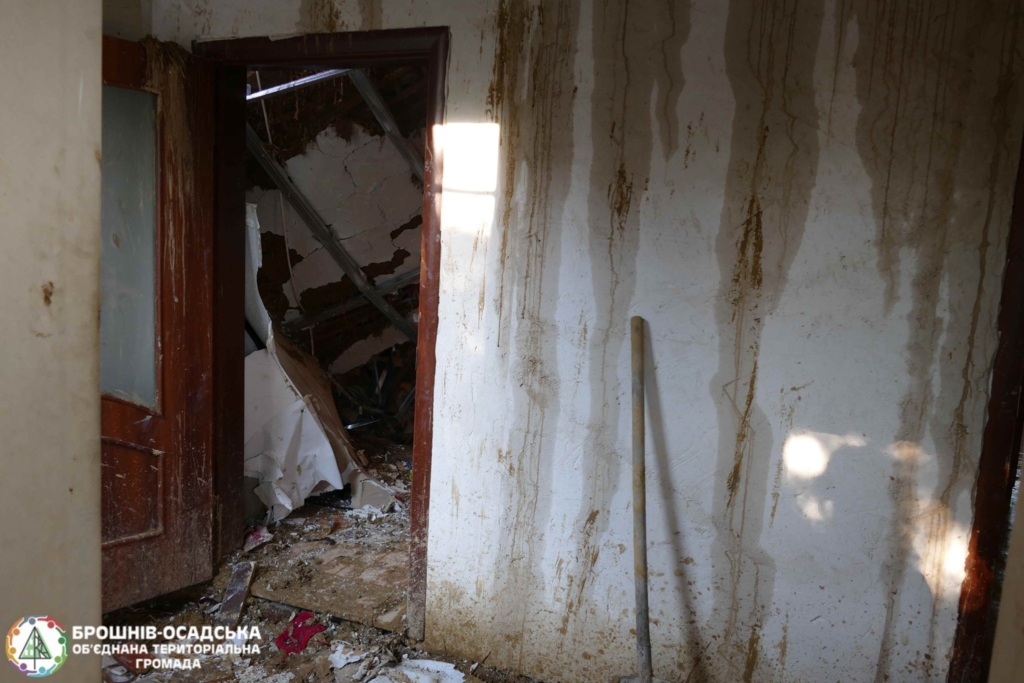 Через стихію родина у Брошнів-Осадській ОТГ залишилася без даху над головою 3