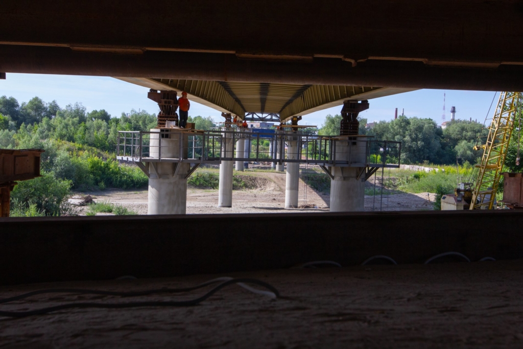 Залишилось 87 метрів: у Франківську триває будівництво моста на Пасічну 2