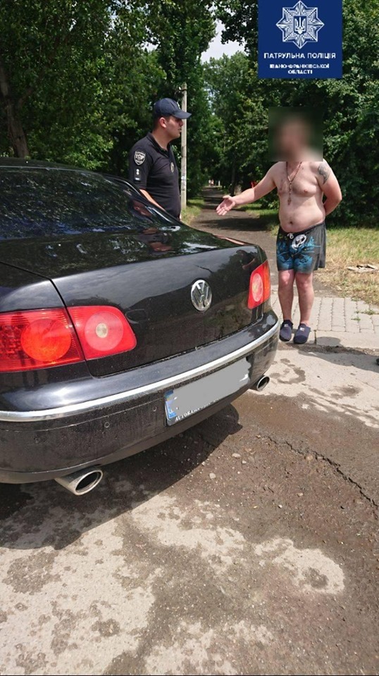 У Франківську патрульні зупинили водія напідпитку та ще й з підробленими документами 2