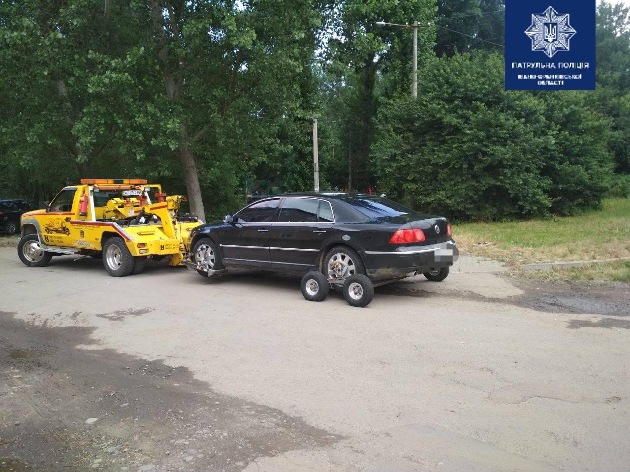 У Франківську патрульні зупинили водія напідпитку та ще й з підробленими документами 3