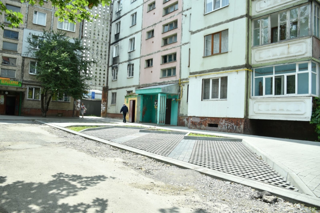 У Франківську розпочали капітальну реконструкцію двору на Хоткевича 8