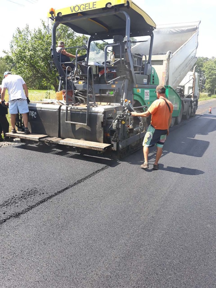 Дорожники ремонтують трасу Калуш – Жидачів, потім підуть на Кути 1