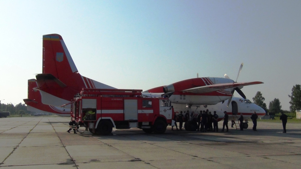 Прикарпатські рятувальники вчаться гасити лісові пожежі з літаків та гелікоптерів 2
