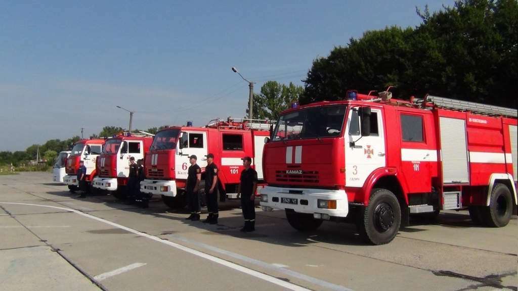 Прикарпатські рятувальники вчаться гасити лісові пожежі з літаків та гелікоптерів 3