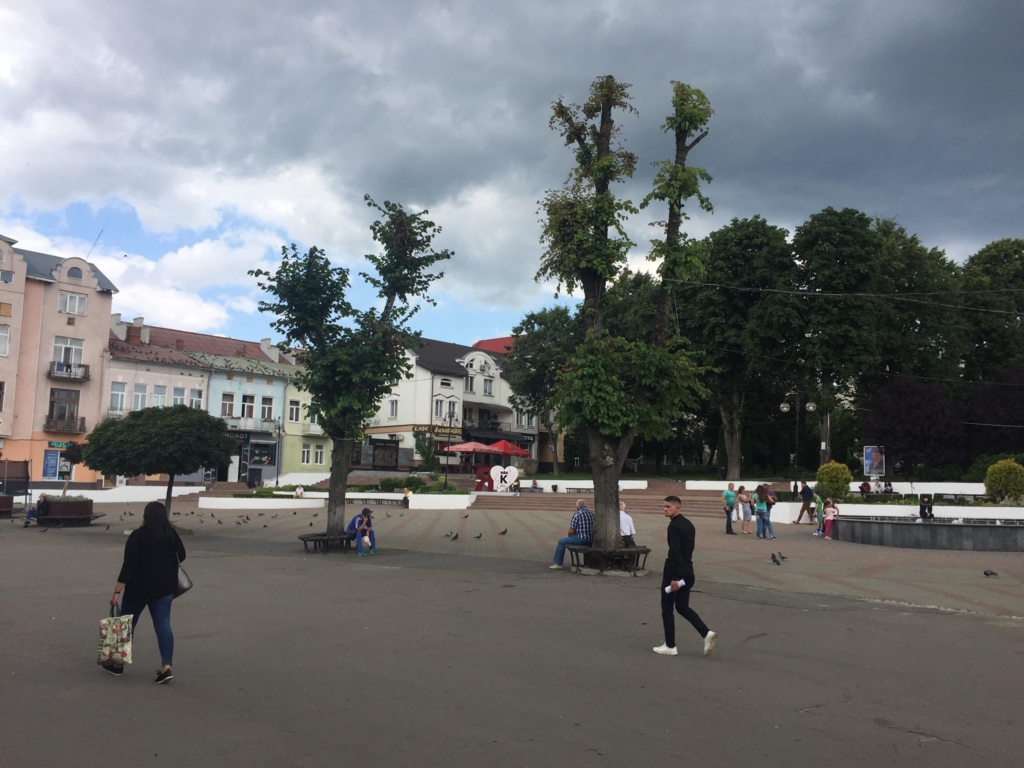 "Я люблю Калуш": на центральній площі у райцентрі встановили нову фотозону 1