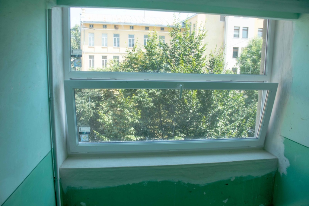У трьох багатоквартирних будинках у Франківську замінюють вікна за програмою співфінансування 6