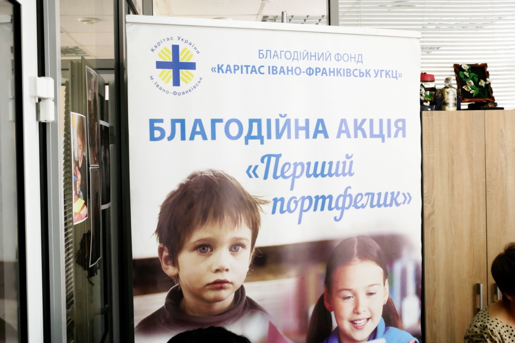 У Франківську "Карітас" збирає кошти на портфелики для дітей з малозабезпечених сімей 4