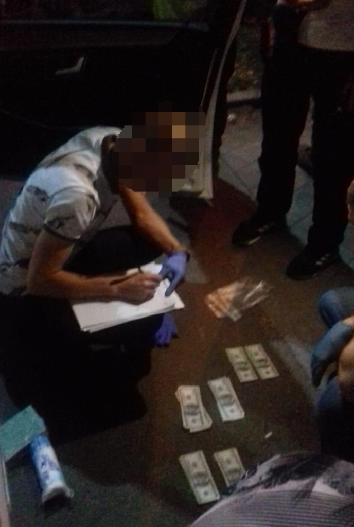У Калуші СБУ затримала кримінального авторитета при вимаганні з підприємця 70 тисяч доларів США 3