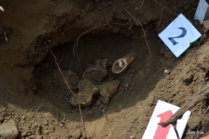 Посеред городу на Долинщині викопали останки вояка часів Другої світової війни 7