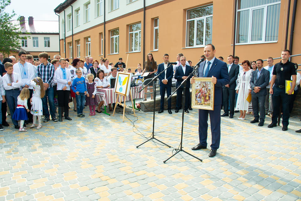 У Хриплині відкрили новозбудовану школу 7
