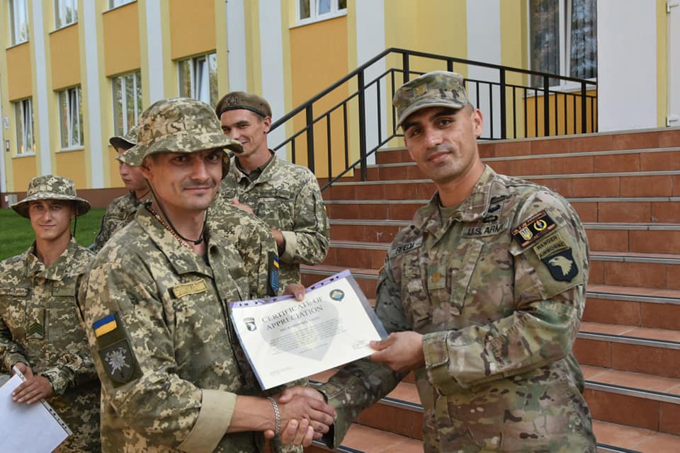 Залізні воїни: бійці "Десятки" отримали сертифікати НАТО 12
