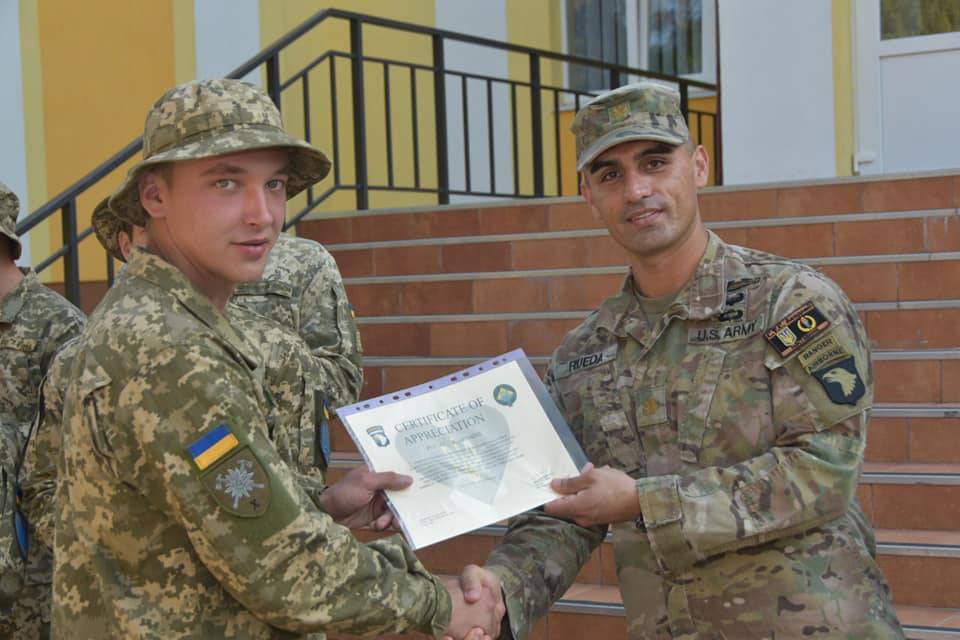 Залізні воїни: бійці "Десятки" отримали сертифікати НАТО 13