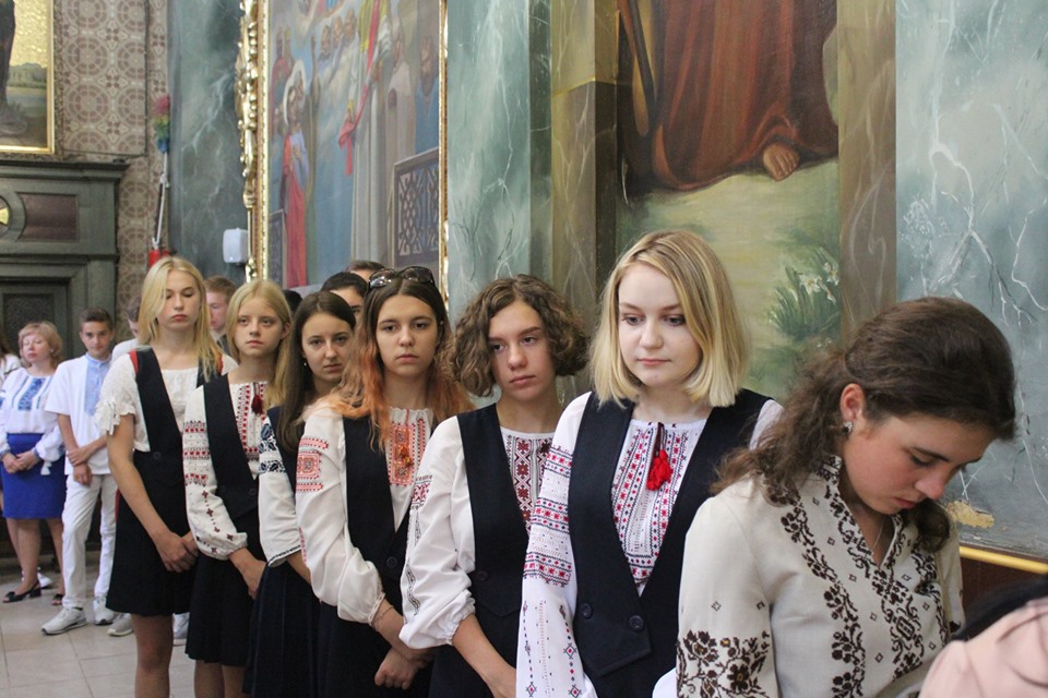 У франківській катедрі вчителів, учнів та батьків благословили на успішний навчальний рік 5