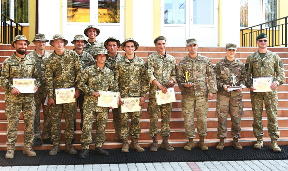 Залізні воїни: бійці "Десятки" отримали сертифікати НАТО 15