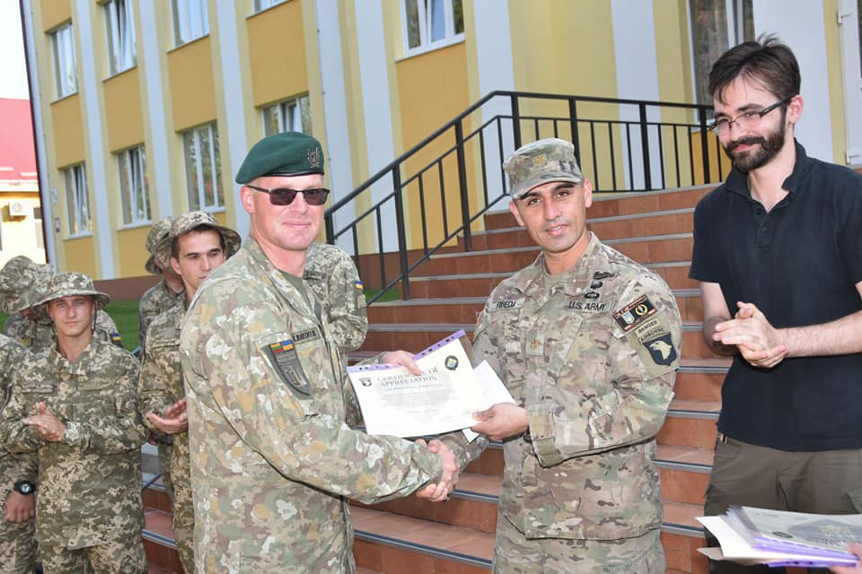 Залізні воїни: бійці "Десятки" отримали сертифікати НАТО 9