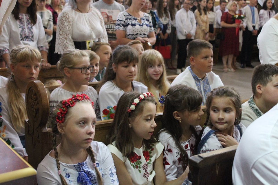 У франківській катедрі вчителів, учнів та батьків благословили на успішний навчальний рік 2