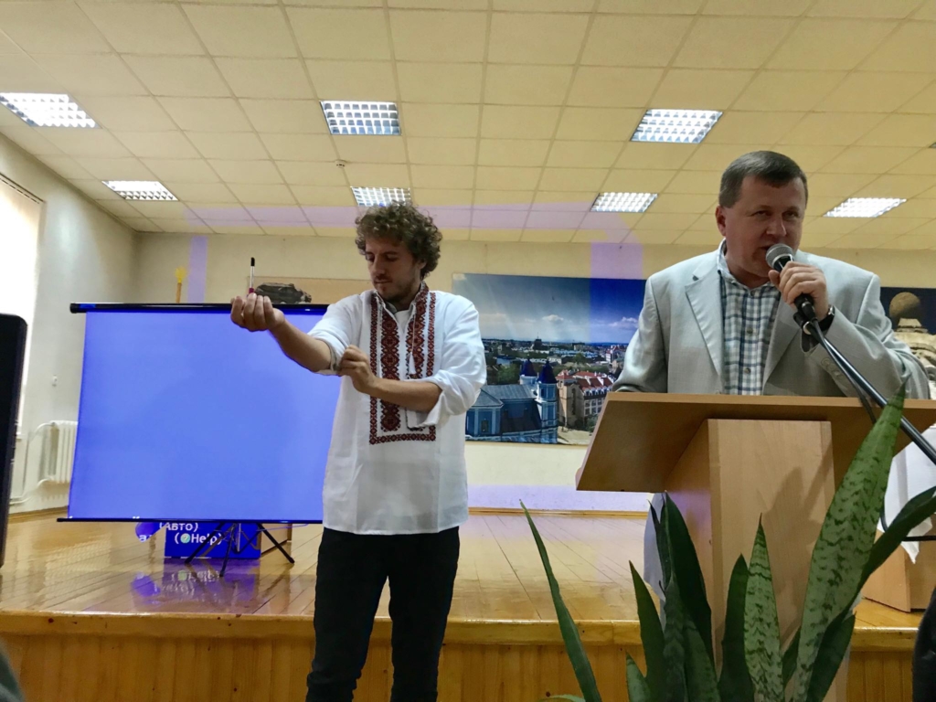 Євген Клопотенко у Франківську представив нове шкільне харчування і отримав вишиванку 5