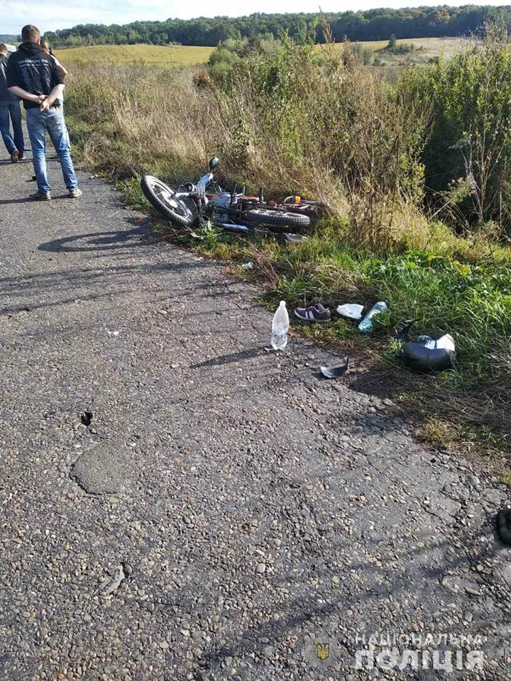 На Прикарпатті мотоцикл врізався в авто – водій і пасажирка в лікарні. Оновлено 3