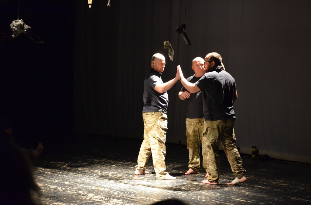 У Франківську ветерани АТО вперше показали документальну виставу "Голоси" – зібрали аншлаг 9