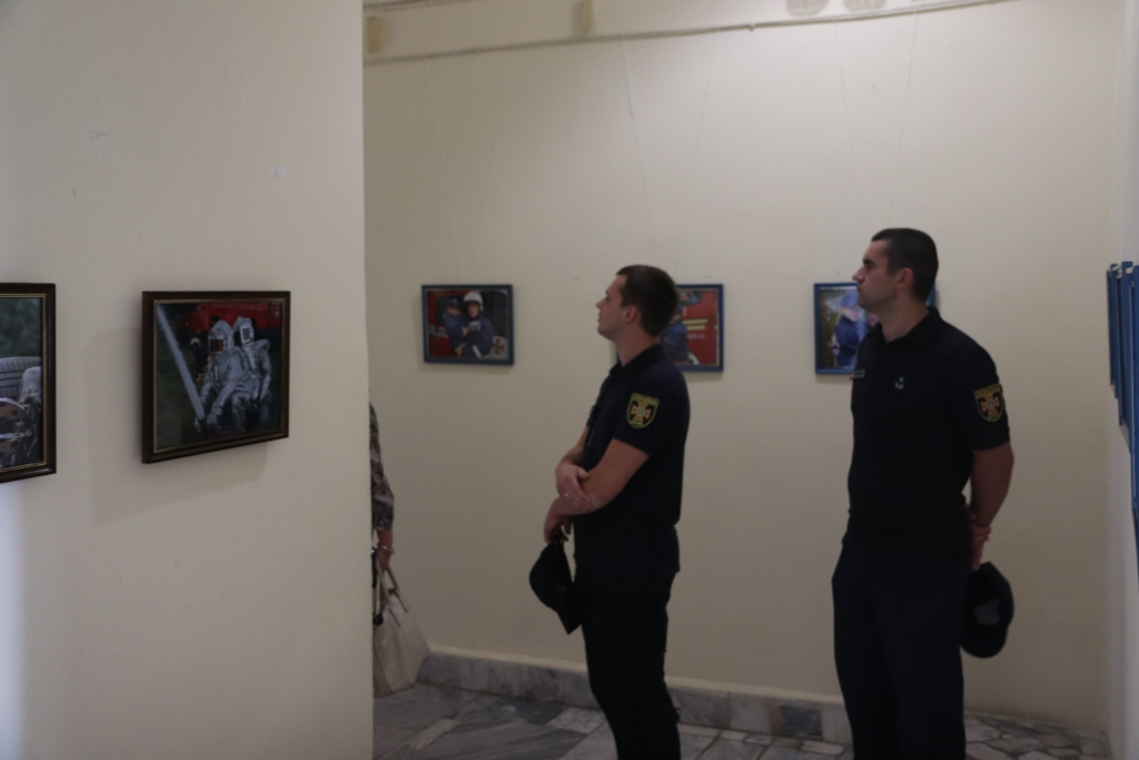 У Франківську відкрили виставку світлин про роботу рятувальників 22