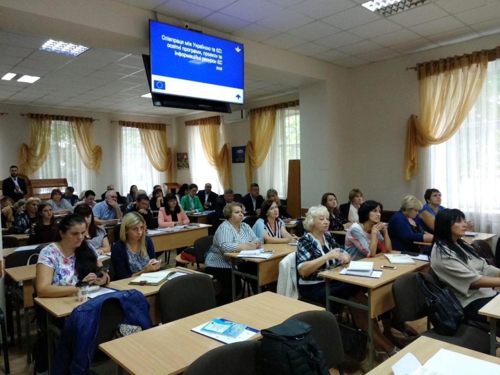 Франківським освітянам розповіли про можливості ЄС 2