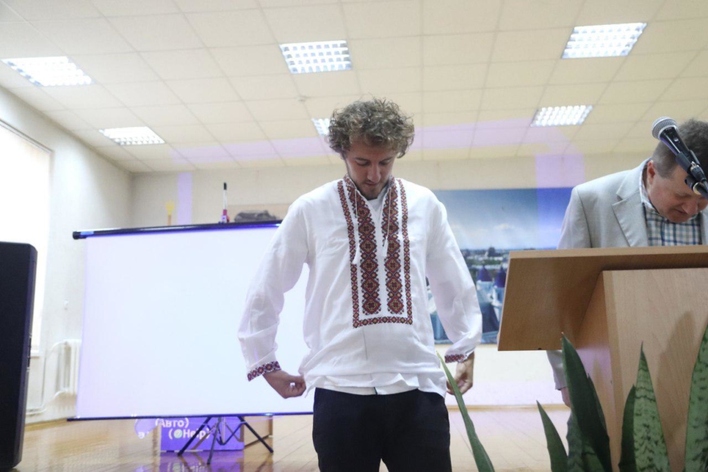 Євген Клопотенко у Франківську представив нове шкільне харчування і отримав вишиванку 2