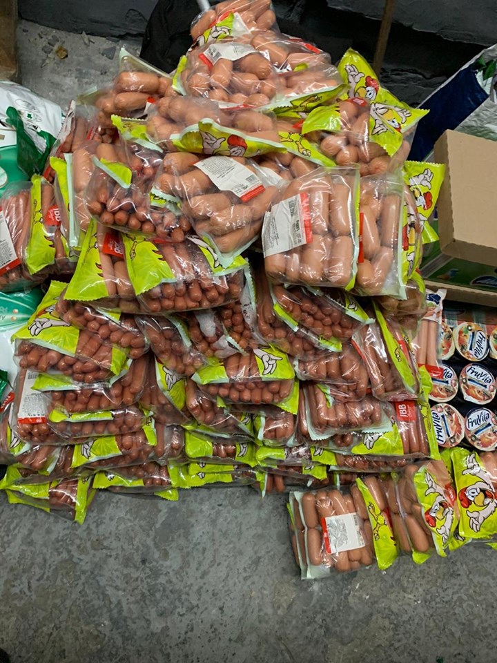 Митники вилучили у водія рейсового автобуса з Прикарпаття дві тонни продуктів 1