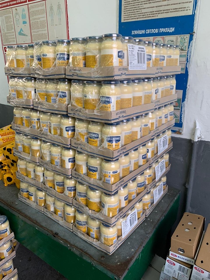 Митники вилучили у водія рейсового автобуса з Прикарпаття дві тонни продуктів 3