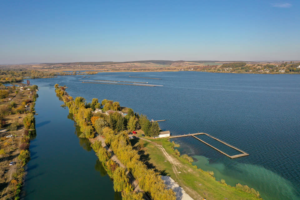 В мережі опублікували світлини "Бурштинського моря" з висоти пташиного польоту 3
