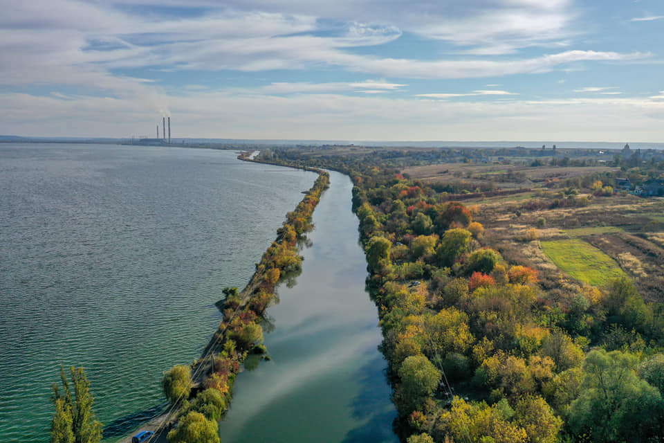 В мережі опублікували світлини "Бурштинського моря" з висоти пташиного польоту 4