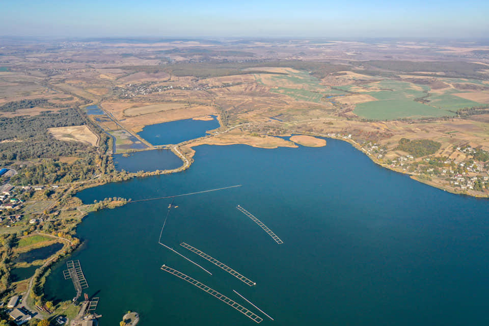 В мережі опублікували світлини "Бурштинського моря" з висоти пташиного польоту 5