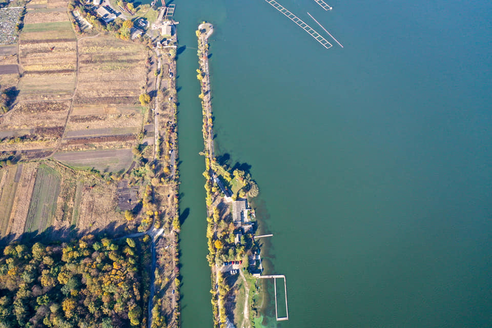 В мережі опублікували світлини "Бурштинського моря" з висоти пташиного польоту 6