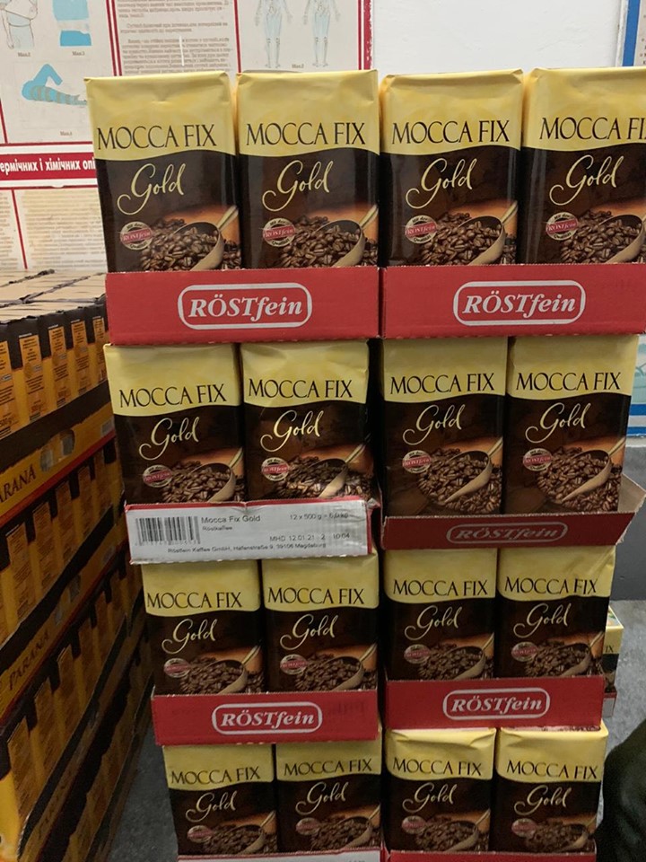 Митники вилучили у водія рейсового автобуса з Прикарпаття дві тонни продуктів 4