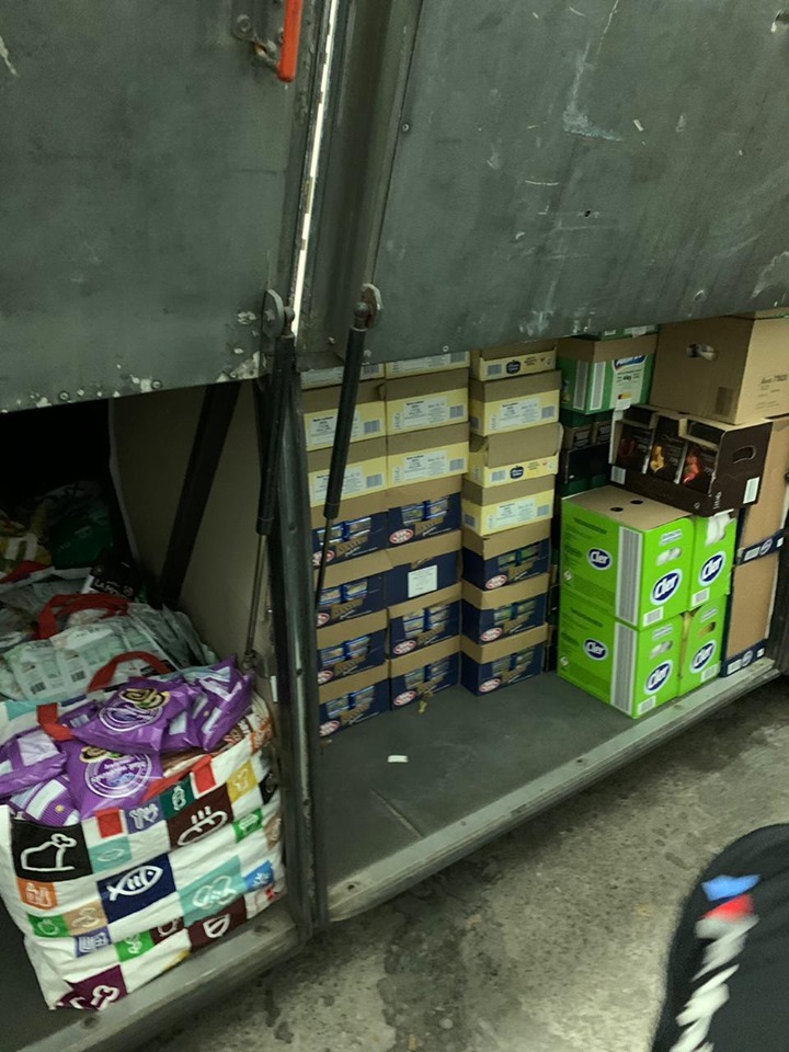 Митники вилучили у водія рейсового автобуса з Прикарпаття дві тонни продуктів 5
