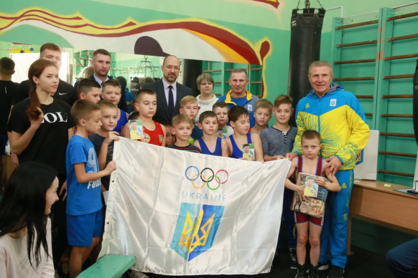 Сергій Бубка нагородив викладачів і вихованців обласної дитячо-юнацької спортивної школи 3