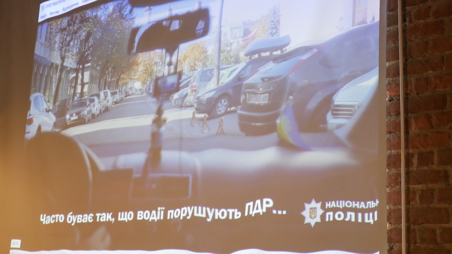 У Франківську поліцейські зняли ролик про паркування для людей з інвалідністю 6