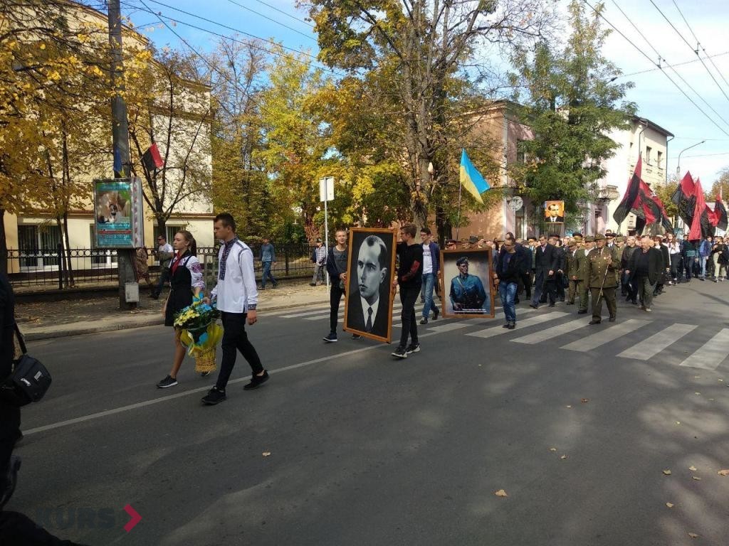 Урочиста хода, панахида та віче: у Франківську відзначають День захисника України 2
